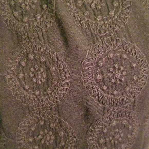 Great casual top by relativity - Picture 3 of 3